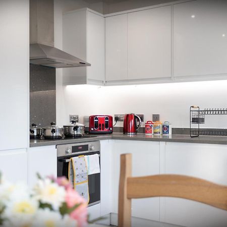 Hatfield Haven - Modern 2-Bed Retreat Near Uni, Business Park & City Center, Free Parking, Big Savings On Longer Stays Buitenkant foto