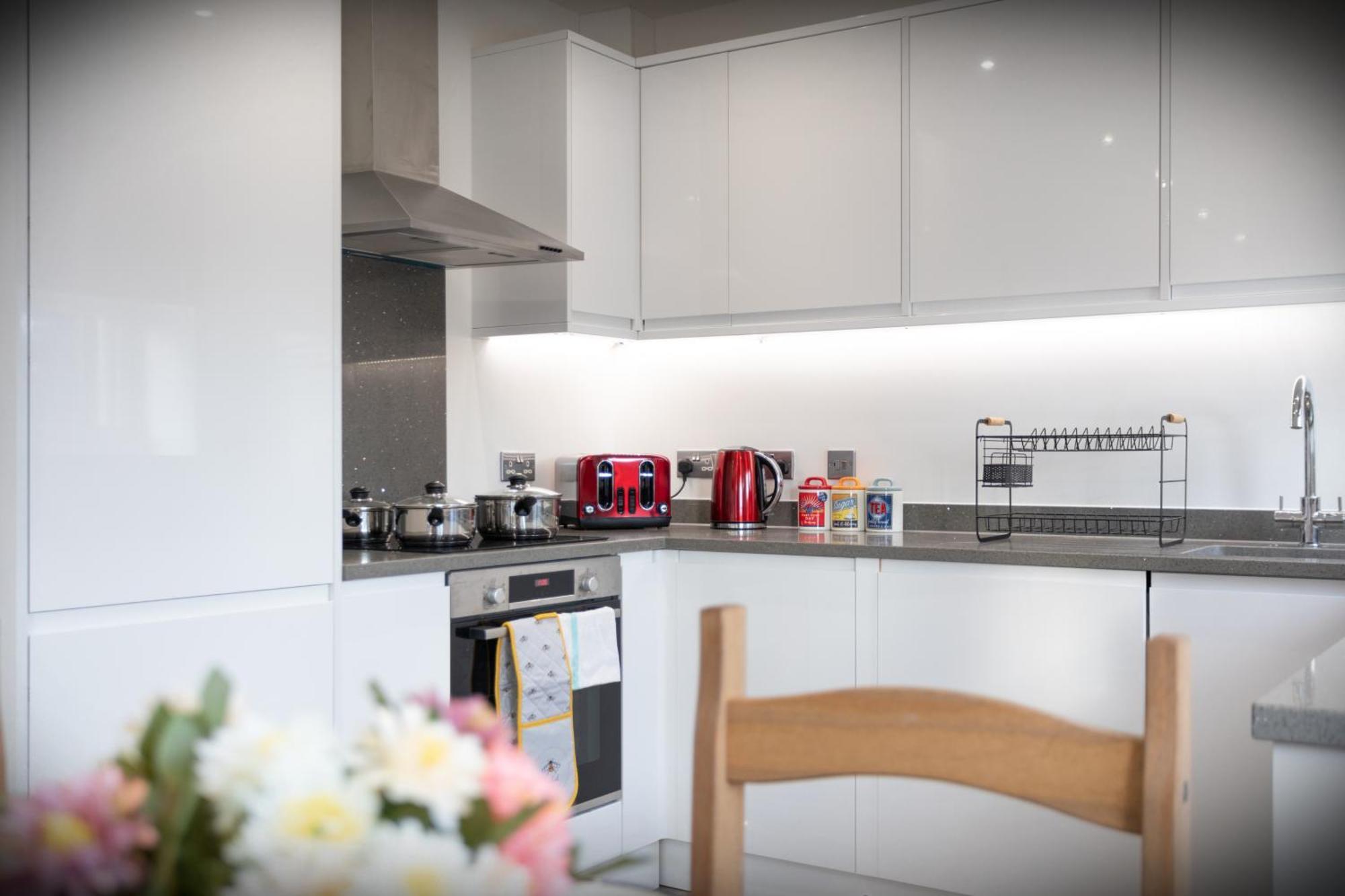 Hatfield Haven - Modern 2-Bed Retreat Near Uni, Business Park & City Center, Free Parking, Big Savings On Longer Stays Buitenkant foto